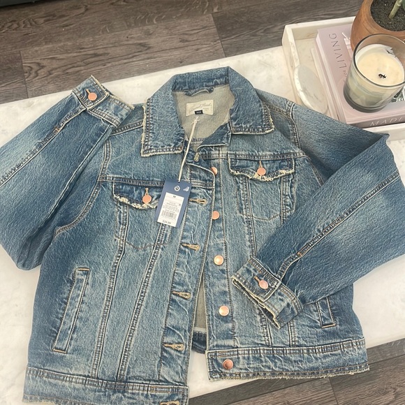 Universal Thread Jackets & Blazers - NWT Medium Universal Thread Jean Jacket